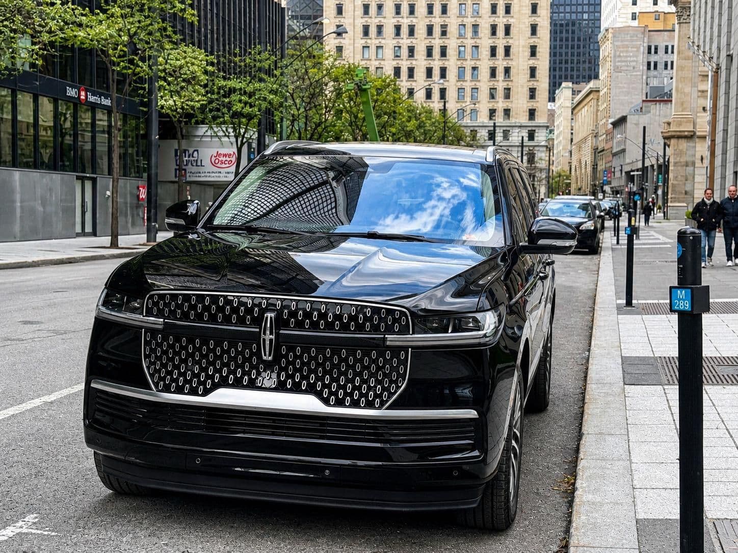 FFGR Canada luxury chauffeur — Lincoln Navigator